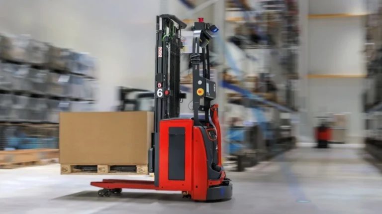 Forklift AGV for Flat Pallet Transport vs High-Level Stacking Key Advantages, Comparison & Which to Choose in 2026