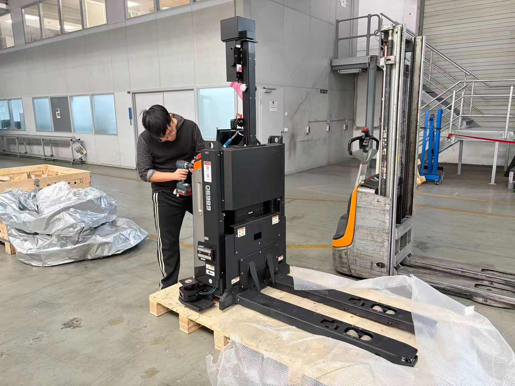 WESAR Successfully Delivers Customized AGV Solutions