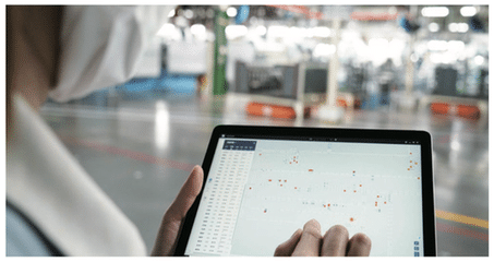 Robot fleet monitoring and shop-floor operation shown on Wesar's RCS-2000 page